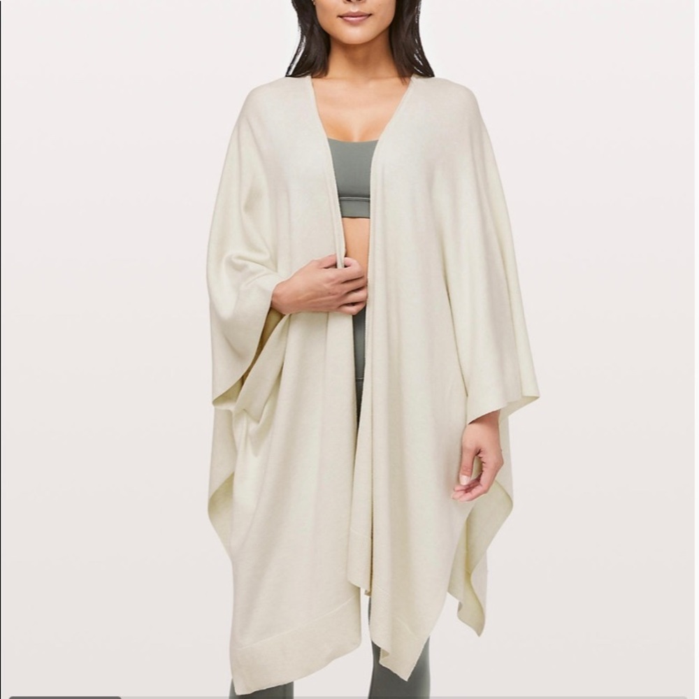 Lululemon Free to Coast Wrap